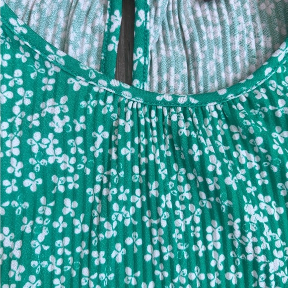 Adrianna Papell Green with White Flowers Long Sleeve Boxy Blouse Size Medium - Picture 3 of 10